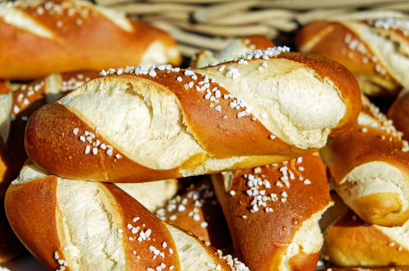 vitrine-ST ETIENNE DE TINEE-min_dish-food-baking-dessert-bread-bakery-595291-pxhere.com